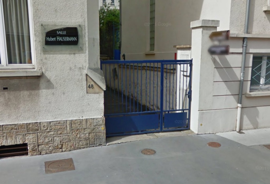 Entrée de la cour pour accéder à la salle Hausermann, 48 rue Emile Zola, 54520 LAXOU